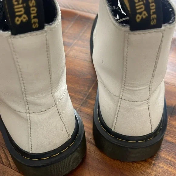 Dr. Martens Women's Luana AW004 Lace Up Boots Off White size 6 - Picture 5 of 17